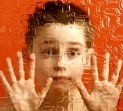 Otistik çocukların görme yetisi zamanla azalıyor