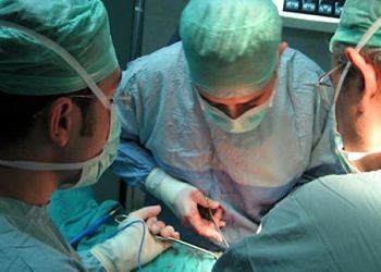 Göbek deliğinden böbrek ameliyatları iz bırakmıyor
