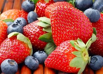 Çilek ve yaban mersini tüketen kadınlarda kalp krizi riski %30 azalıyor