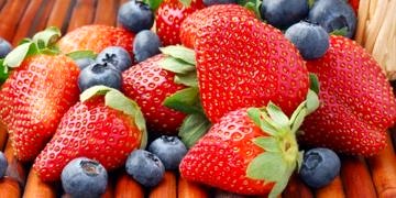 Çilek ve yaban mersini tüketen kadınlarda kalp krizi riski %30 azalıyor