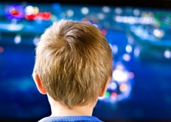 Televizyon 0-2 yaş çocuklarda otizmi tetikliyor