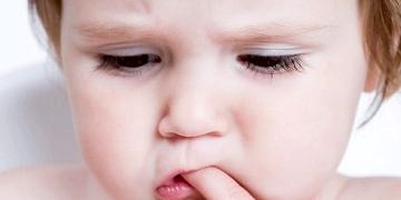 Çocuklarda kusma tedavisi için ilk adım bol su vermek olmalı