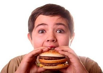 Obezite erken ergenliğe neden olabiliyor