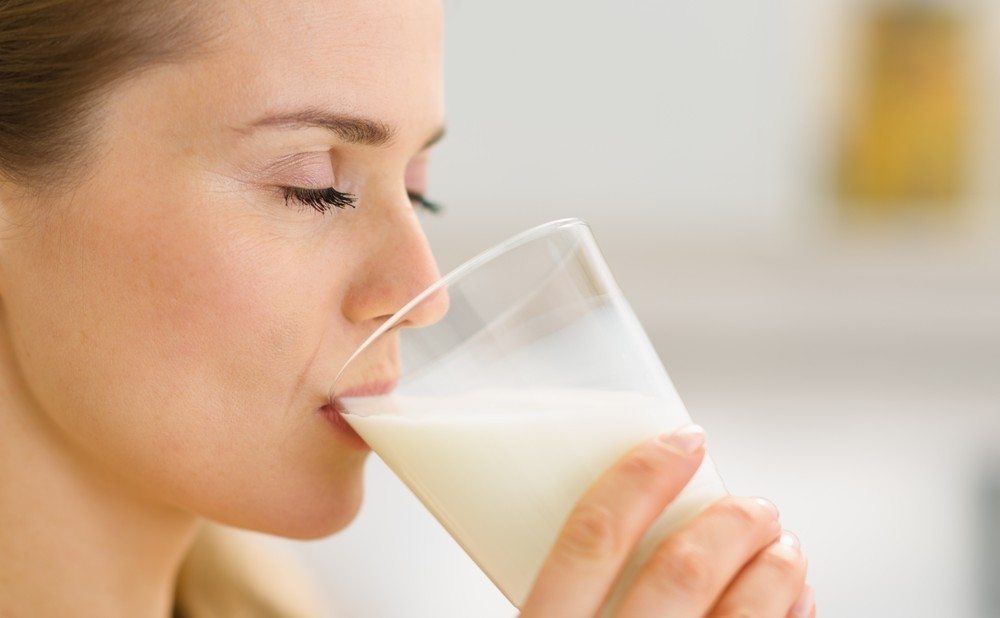 süt içen kadın süt