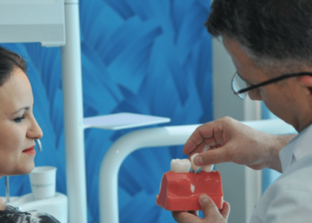 Çene kemiği erimelerini durdurmanın en iyi yolu diş implantları