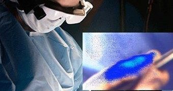 Cerrahlara kanser hücrelerini gösteren yeni gözlük başarı ile denendi