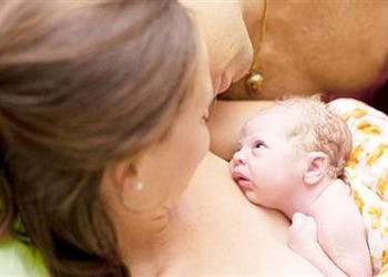 Ten-tene temas bebeğin gelişimi için önemli