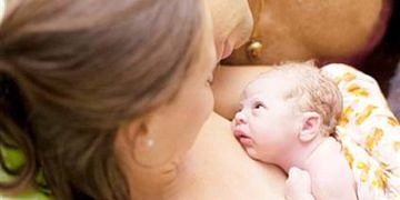 Ten-tene temas bebeğin gelişimi için önemli