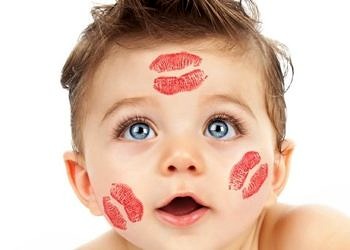 Çocukları öperken dikkat!