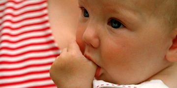 Çocuklarda parmak emme ve tırnak yeme alışkanlıkları nasıl tedavi edilmeli?