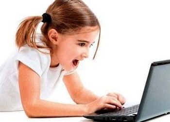 Çocuğumuzu odasında bilgisayarla değil yabancılarla başbaşa bırakıyoruz