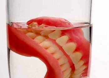 Diş protezi temizliği için 10 önemli tavsiye