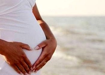 Gebeler havuz yerine deniz tercih etmeli! Hamileler yazın nelere dikkat etmeli?