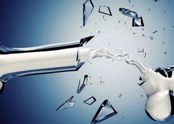 Vertebroplasti nedir? Omurga kırıklarını kemik çimentosu ile güçlendirilebilir