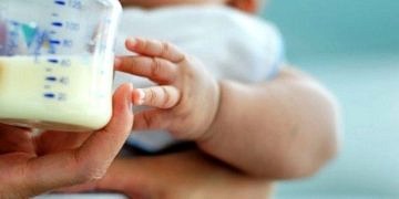 Anne sütü hangi koşullarda saklanmalı ve çözdürülmelidir?