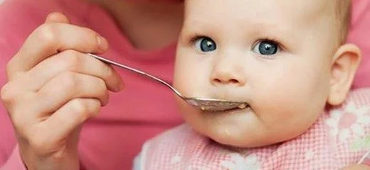 bebek beslenmesinde ek gidaya ne ile baslanmali neye dikkat etmeli