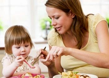 Gebelikte yanlış beslenme bebeğe ciddi zararlar verebilir