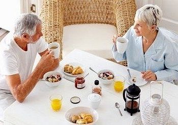 Uzmanından, 50 yaş üstü kadın ve erkeklere beslenme önerisi