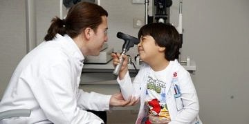 Akıllı telefonlar çocuklarda miyopiyi tetikleyebiliyor