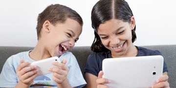 Çocukluk döneminde doğru oturuş önemli