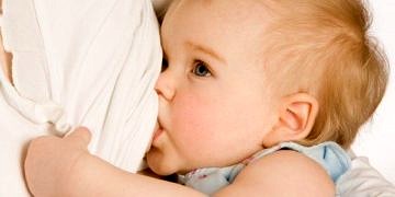 Erkek bebek emziren annelerin sütleri, kız bebek sahibi annelerden farklı