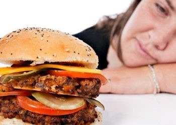 Duygusal boşluk aşırı yemek yemeye neden oluyor