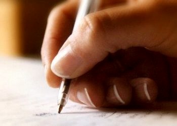 El yazınız giderek bozuluyorsa nedeni distoni hastalığı olabilir!