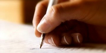 El yazınız giderek bozuluyorsa nedeni distoni hastalığı olabilir!