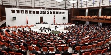 Torba yasa geçti: Defin ruhsatı, mecburi hizmet, aile hekimlerine nöbet…