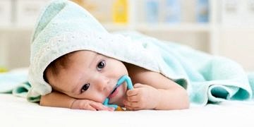 Bebeklerde emzik ve biberon kullanımına dikkat! Ciddi diş sorunları yaratabilir!