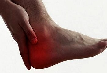 İstirahat sonrası görülen topuk ağrısı ankilozan spondilit habercisi olabilir!