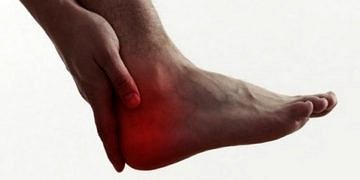 İstirahat sonrası görülen topuk ağrısı ankilozan spondilit habercisi olabilir!