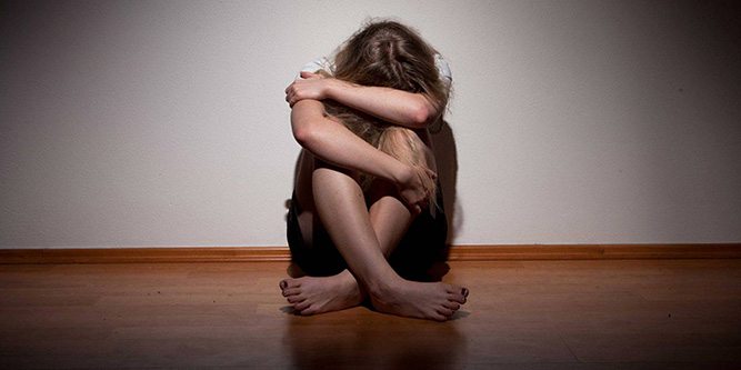 cocuk-mutsuz-depresyon-taciz