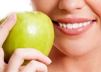 Diş ve dişetlerinizi doğru beslenerek de koruyabilirsiniz! Dişlere iyi gelen besinler