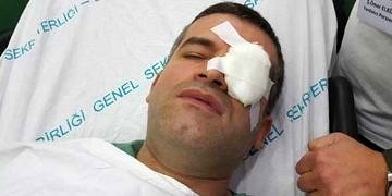 Silahla vurulan hastayı tedavi eden doktoru darp edip hastanelik ettiler