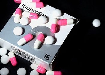 İbuprofen nedir? Ne işe yarar? Kullanımı, dozu ve yan etkileri