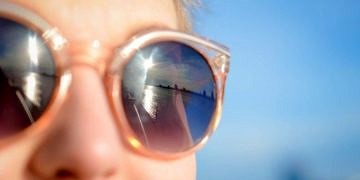 Araç kullananlar kolormatik camlı güneş gözlükleri tercih etmemeli!