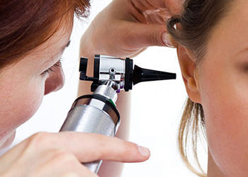 Çocuklarda orta kulak iltihapları, işitme kaybına yol açabiliyor