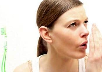 Kötü ağız kokusundan kurtulmanın pratik yöntemleri