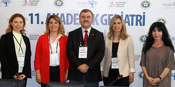 Türkiye’de yaşlı sayısı artıyor ve hem sosyal hem sağlık sorunları büyüyor