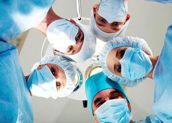 Ameliyatın yapılmış gibi gösterilmesi: Sahtecilik ve dolandırıcılık suçu