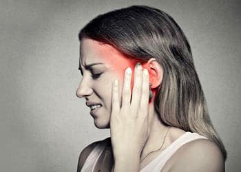 Kötü kokulu kulak akıntıları neden olur? Tedavisi ve ameliyatı