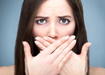 Ağız kokusu sosyal ilişkileri olumsuz etkiliyor! İşte en pratik çözüm yolları