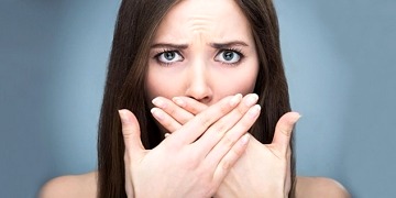 Ağız kokusu sosyal ilişkileri olumsuz etkiliyor! İşte en pratik çözüm yolları