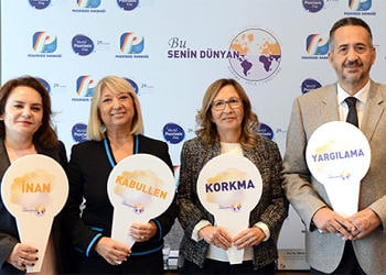 Sedef hastalığı, bulaşıcı değil ama toplumda öyle algılandığı için hastalar dışlanıyor