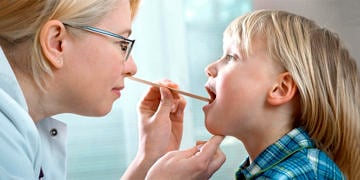 Bademcik iltihabı ve hastalıkları neden olur? Belirtileri ve tedavisi