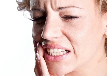 Diş eti kanaması neden olur? Nasıl önlenir? Doğal tedavisi