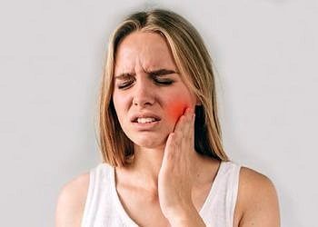 Çene ağrısı neden olur? Tedavisi ve pratik öneriler