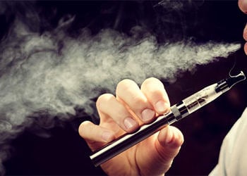 Elektronik sigaralar nikotinsiz olsa bile damarlara zarar veriyor!