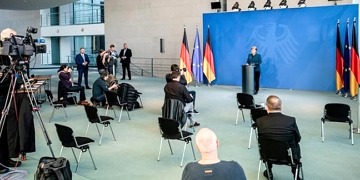 Almanya koronavirüs ‘eğrisini büktü’: Yeni vaka sayısı ilk kez azaldı